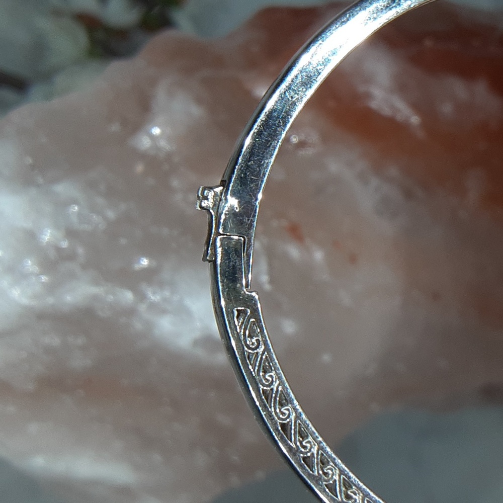 925 Genuine, Untreated Garnet Bangle. - Picture 6 of 11